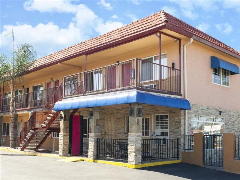 Travelodge By Wyndham El Cajon Exterior photo