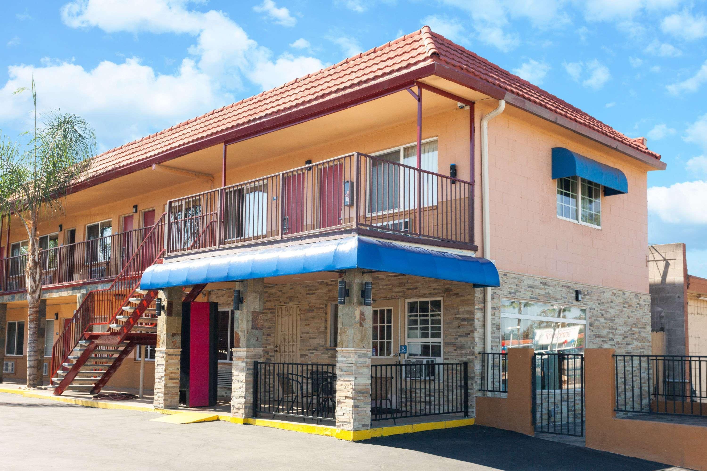 Travelodge By Wyndham El Cajon Exterior photo